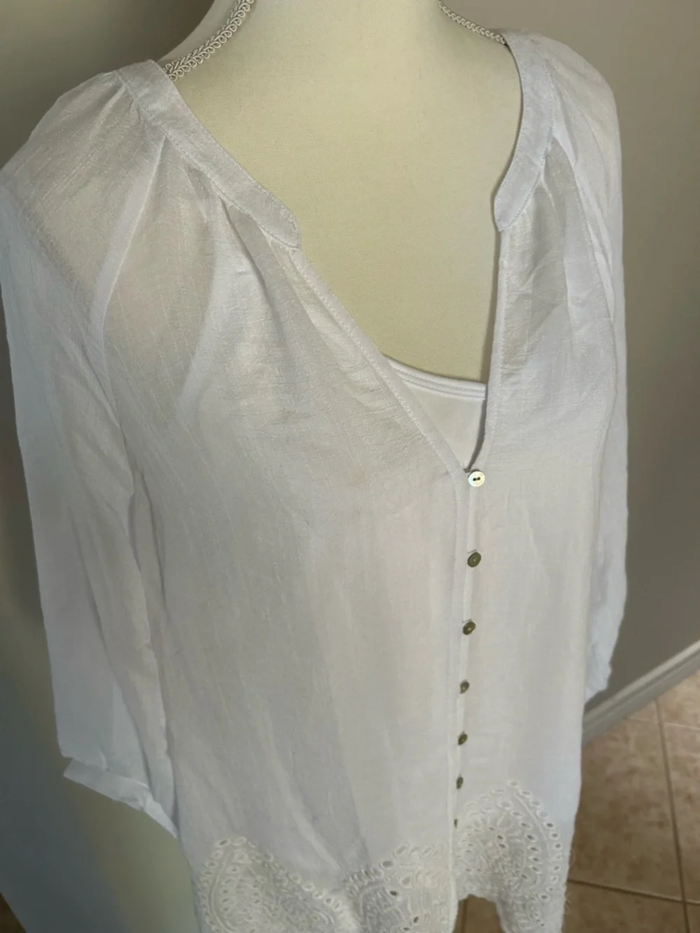 Figueroa & Flower sheer top with large embroidered eyelet bottom - Picture 3 of 12